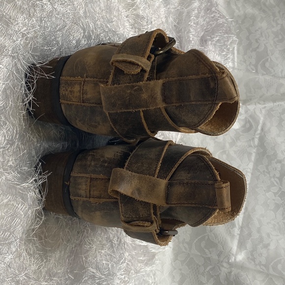 Very Volatile Distressed Ankle Booties - Picture 4 of 7